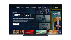 一部平面電視顯示Hulu串流服務的ESPN+首頁，帶有內容方塊。 — 螢幕保護 壁紙