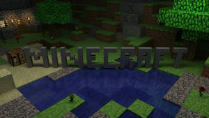 由石塊製成的Minecraft標誌，位於像素化森林中的池塘旁邊。 — 我的世界 壁紙
