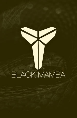 深色蛇皮紋理上的Black Mamba標誌，下方有文字 — 科比· Bryant 壁紙