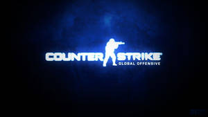 Counter Strike Global Offensive遊戲標誌，帶有發光白色文字和士兵剪影，背景為深藍色。 — Off white 標誌 壁紙