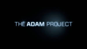 在深色背景上，The Adam Project 的發光藍色霓虹標題文字。 — 達萬特·亞當斯 壁紙