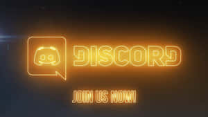 深色背景上的霓虹橙色 Discord 標誌和 join us now 文字 — 桌面 壁紙
