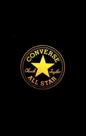 黑色背景上的金色 Converse Chuck Taylor All Star 標誌 — Galaxy Tab Active5 壁紙