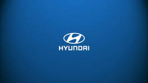 藍色背景上的白色 Hyundai 標誌 — Off white 標誌 壁紙