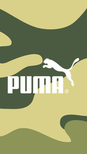 Puma標誌和品牌名稱在迷彩背景上。 — 噗卡 壁紙