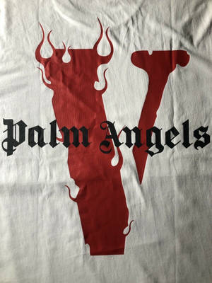 白色T恤，帶有紅色魔鬼頭和黑色Palm Angels文字。 — Vlone 壁紙