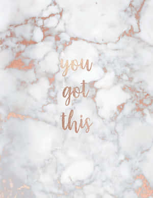 白色大理石上以玫瑰金色點綴的勵志字句「you got this」。 — 灰色 壁紙