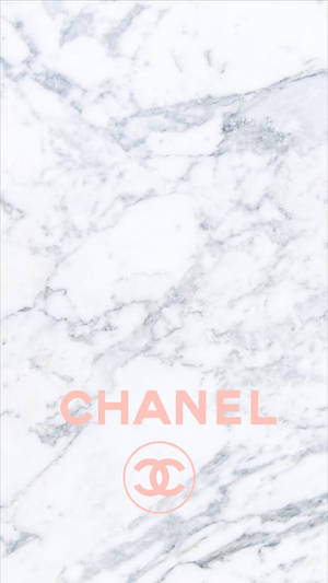 帶有灰色紋理的白色大理石和粉紅色 Chanel 標誌。 — 香奈兒標誌 壁紙