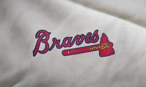白色布料上的Braves棒球標誌，帶有紅色和深藍色細節。 — 亞特蘭大勇士 壁紙