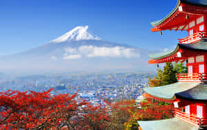 帶有秋葉的紅色寺廟俯瞰著富士山和藍天下的城市。 — 日本 壁紙