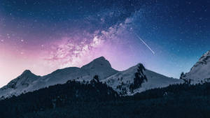 星空下的雪山，有銀河和流星