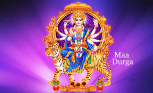 女神杜爾迦坐在老虎上，十臂手持武器，背景是紫色星空。 — Maa Durga 壁紙