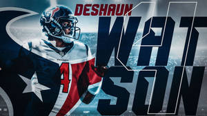 穿著德州人隊球衣的足球運動員 Deshaun Watson 在球場上，燈光閃爍。 — 高對比 壁紙