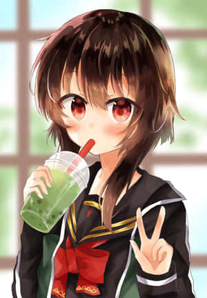 穿著校服的動漫女孩喝綠色珍珠奶茶並比出和平手勢。 — 泡泡小隊 壁紙