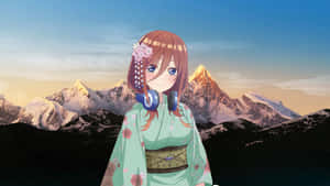 穿著花卉和服、戴著耳機的動漫女孩，以雪山為背景，在夕陽下。 — 中野三玖 壁紙
