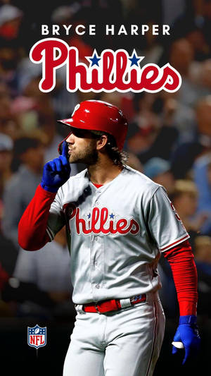 穿著費城人隊球衣的 Bryce Harper 在棒球比賽中做出和平手勢。 — 布萊斯·哈波 壁紙