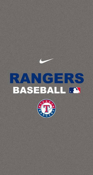 德州遊騎兵棒球隊標誌，搭配 Nike 及 MLB 標誌，置於灰色背景上。 — 酷棒球 壁紙