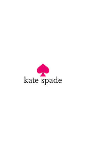 Kate Spade 標誌，帶有粉紅色黑桃符號和黑色文字，位於白色背景上。 — 花朵 4K 壁紙