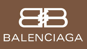 Balenciaga標誌，帶有交錯的B和品牌名稱，白色在棕色背景上 — 巴黎世家 壁紙