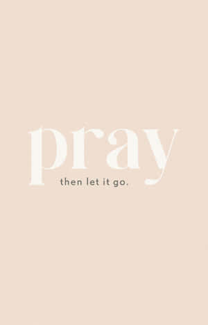 米色背景上寫著 pray then let it go 的文字引用 — Galaxy Tab S10+ 壁紙