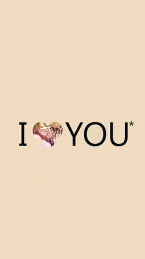 米色背景上帶有運動鞋心形的 I heart YOU 文字 — 我愛你 壁紙