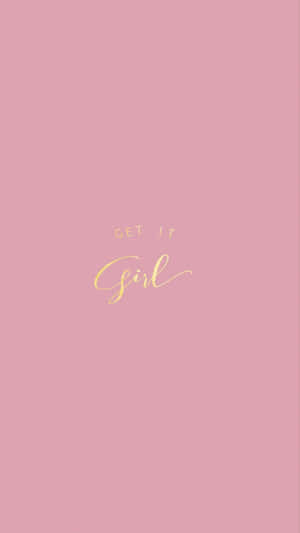 粉紅色背景，金色草書文字寫著「GET IT Girl」 — 玫瑰金 壁紙