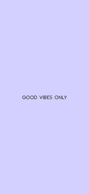 薰衣草背景，中央文字 good vibes only — 紫色美學 壁紙