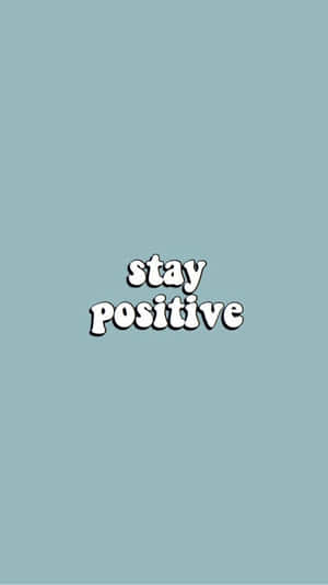青綠色背景，白色泡泡文字顯示 stay positive — 語錄 壁紙