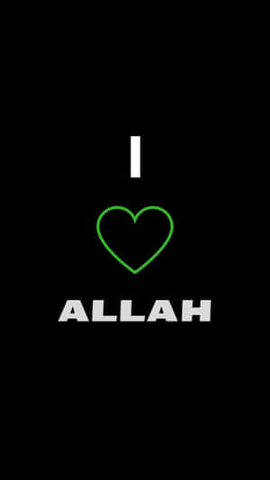 黑色背景上的白色文字 I heart ALLAH，帶有發光綠色心形。