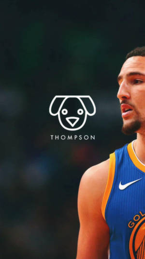 Klay Thompson身穿帶有狗標誌的金州勇士隊球衣 — 克雷·湯普森 壁紙