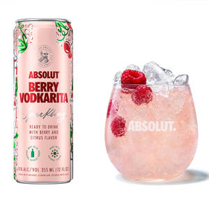 粉紅色Absolut Berry Vodkarita罐和裝有覆盆子和冰塊的玻璃杯。 — 冰 壁紙