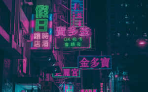 霓虹燈在黑暗的城市小巷中發出粉紅色和綠色的光芒。 — 日式暗黑 壁紙