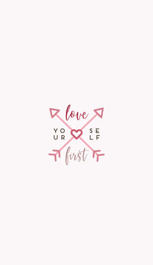 粉紅色交叉箭頭、心形及文字 love yourself first 在白色背景上 — 低對比 壁紙
