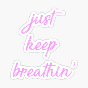 淺灰色背景上粉紅色草書勵志語句「just keep breathin'」。