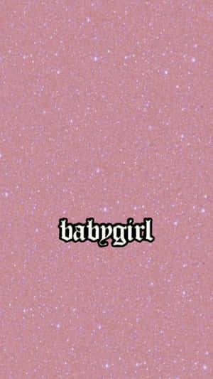 粉紅色閃粉背景，中央有粗體黑色外框文字 babygirl。 — 可愛粉色女孩 壁紙