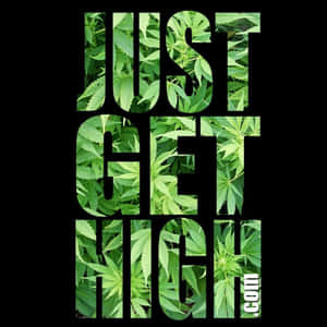 文字顯示 'JUST GET HIGH.com' 充滿大麻葉在黑色背景上。 — 創意 壁紙
