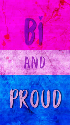 雙性戀驕傲橫幅，粉紅、紫、藍紋理條紋上寫有「Bi and Proud」文字。 — 雙性戀旗幟 壁紙