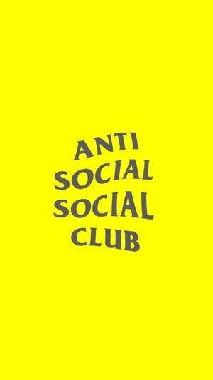 明亮黃色背景上的粗體灰色文字「anti social social club」。 — 反社會社交俱樂部 壁紙