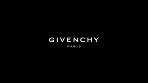Givenchy Paris標誌以白色文字顯示在黑色背景上。 — 簡約暗黑美學 壁紙