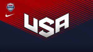 USA Basketball標誌和Nike勾號在紅色和藍色條紋背景上。