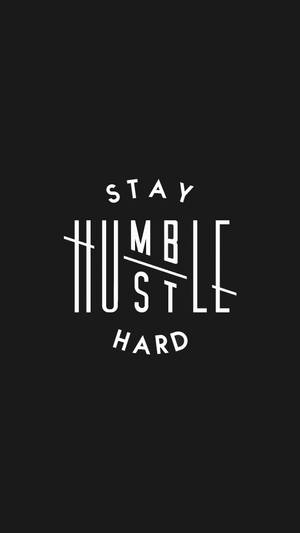 勵志語錄文字，白底黑字寫著 stay humble hustle hard — 黑色 壁紙