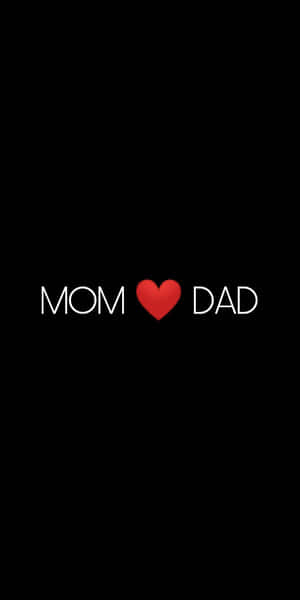 黑色背景上顯示 MOM heart DAD 的文字 — 爸爸 壁紙