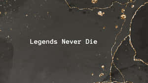 文字桌布，寫著 Legends Never Die，黑色背景上有金色裂紋 — 2560x1440 壁紙
