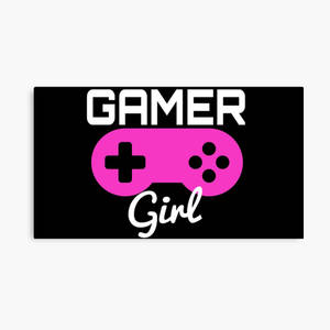 粉紅色遊戲控制器圖形，帶有「GAMER」和「Girl」文字，背景為黑色。 — 遊戲玩家標誌 壁紙