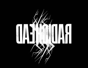 Radiohead 樂隊標誌，以粗體白色磨損字體顯示在黑色背景上，帶有抽象線條。 — 音樂 壁紙