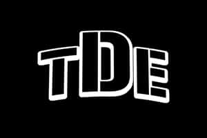 黑色背景上的白色輪廓 TDE 字母 — 肯德里克·拉瑪 壁紙