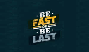 以破損字體顯示「Be Fast or Be Last」的勵志文字圖形。 — 成功 壁紙