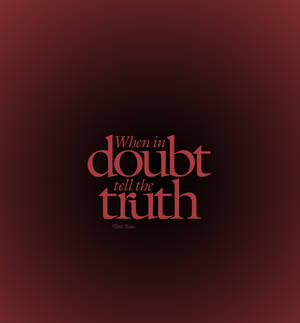 勵志語錄文字，在栗色漸層背景上以紅色寫著「When in doubt tell the truth」。 — Oppo Find N6 壁紙