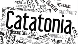 以「Catatonia」為中心的文字雲，周圍環繞醫學術語。 — 雲朵 壁紙