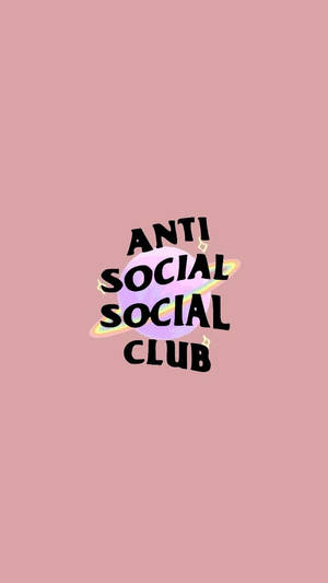 粉紅色背景，帶有粗體黑色文字寫著 Anti Social Social Club 和一個粉彩星球圖案。 — 可愛又粉嫩 壁紙